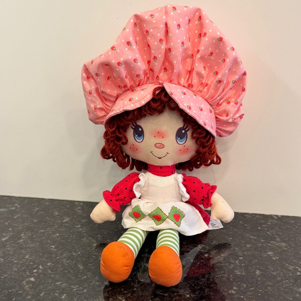 Strawberry Shortcake Soft Doll Plush 2016 16” Stuffed Toy Yarn Hair. Basic Fun